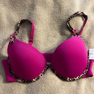 NWT Frederick’s of Hollywood Pushup Bra. Size 36D